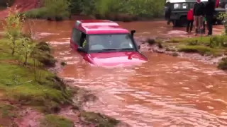 Land rover discovery 1 in the pit at hill n ditch