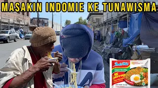 MASAKIN INDOMIE BUAT TUNAWISMA USA di KAMPUNG GELANDANGAN