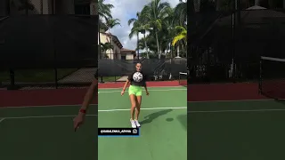 Aryna Sabalenka with the footwork! 🤩⚽️