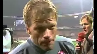 Skandal !! Oliver Kahn bekommt Ei am Kopf geworfen..  wutausbruch