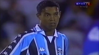 Ronaldinho vs São Caetano (14/12/2000)