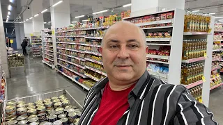 Тбилиси. Супермаркет «Универсам». По чем молочные продукты и какой хлеб здесь можно купить.