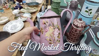 Thrifting at a HUGE FLEA MARKET # 30 ❘ What I got for FREE ❘ Antiques & Vintage finds