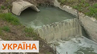 Вонь и экологическая катастрофа. Очистная станция отравляет реку Уды в Харьковской области