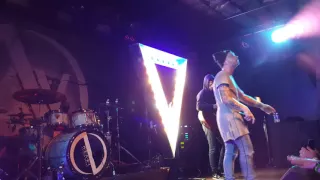 Slaves /Jonny Craig "One God" . Live at the bottom lounge