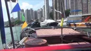 Taking a Sampan Boat Tour around Aberdeen in the South China Sea - Hong Kong, China (舢舨 - 香港仔 - 香港)