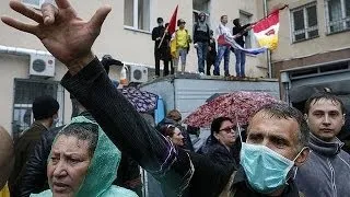 Ukraine: detainees freed after pro-Russian protesters storm police HQ in Odessa