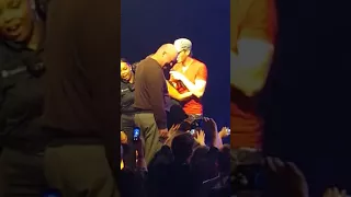 Enrique Iglesias saves a fan from security..