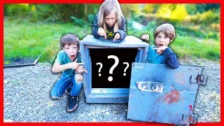 WHAT'S INSIDE THE ABANDONED SAFE! 😱 (SEE WHAT WE FOUND HIDDEN IN IT)