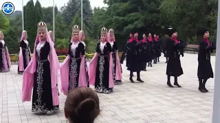 Kabardinka Muhteşem Gösteri  - Circassian Group Dance  - Kafkas Medya ГААТ КАБАРДИНКА - Уэркъ Къафэ