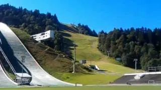 Skispringen Sommertraining auf der Olympiaschanze in Garmisch Partenkirchen