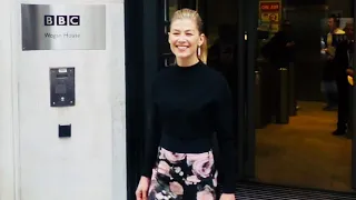 Rosamund Pike in London 12 10 2018 (1)