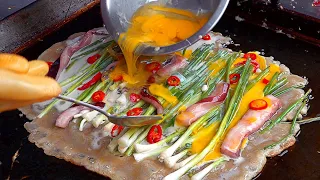 해물파전 Grandma Pancake Master, Making Traditional Seafood Pancakes (Pajeon) - Korean street food