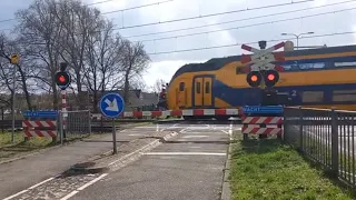 Spoorwegovergang Maarsbergen // Dutch railroad crossing