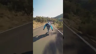 Downhill longboarding at his finest ✈️ #downhill #skateboarding #extreme #sport #skate #fast #speed