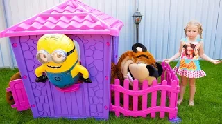 Stacy and daddy pretend play with new playhouse for toys