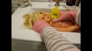 Как помыть и почистить разных кукол