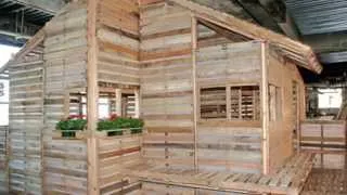 This Pallet Home Can Be Built in One Day With Basic Tools