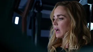 sara lance being time mom for 4 minutes straight #2