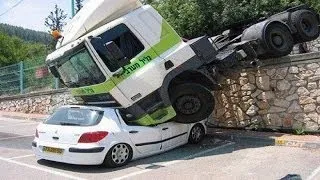 Подборка ДТП №63 (Грузовики и автобусы 8) Compilation of accidents #63 (Trucks and buses 8) 18+