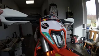 KTM EXC  tpi 210h co z motorkiem  robimy servis i pierwsza wymiana pompy oleju vlog!!!