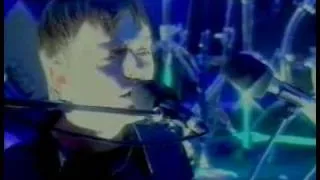 Air and Phoenix - Kelly Watch the stars (live jools holland)