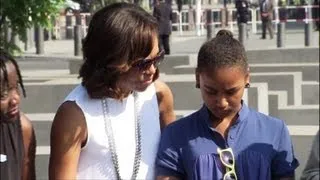 Michelle Obama, daughters visit Holocaust Memorial