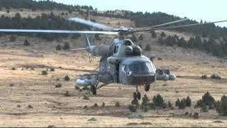 Cvičení Mountain Flight - vrtulníky Mi-17 Vzdušných sil AČR přistávají v horách