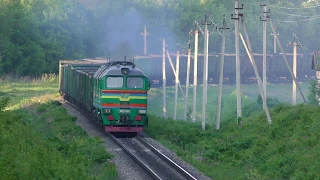 Тепловоз 2М62У-0069 с грузовым поездом из Гречан
