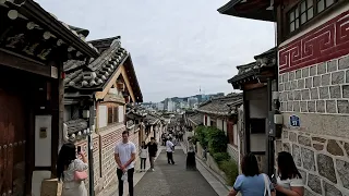 4K Walk | Walking tour of Bukchon Hanok Village in Seoul in autumn