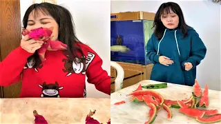 Video funny mother and daughter - The child is gluttonous and the ending is unexpected.#2