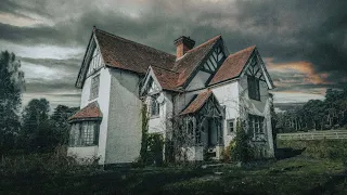 WE DIDN’T EXPECT TO BE THIS SCARED | Haunted & Abandoned House