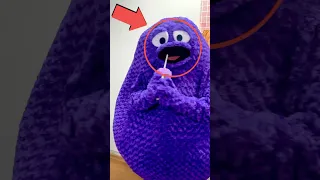 GRIMACE PRUEBA LA BEBIDA MALDITA de GRIMACE SHAKE en la VIDA REAL 😰 #short #shorts #grimaceshake