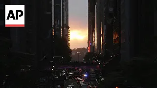 New Yorkers and visitors are treated to Manhattanhenge