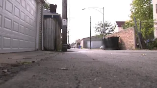 Man pretending to need help attacks teen in alley, mom claims