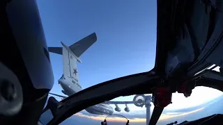 Дозаправка бомбардировщиков Су-24М в небе