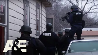 Dallas SWAT: Officers Bust In On Suspected Dealer & Girlfriend "In The Moment" | A&E