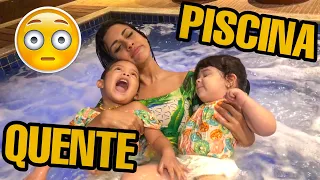 MÃE POR UM DIA DE DUAS BEBÊS NA PISCINA