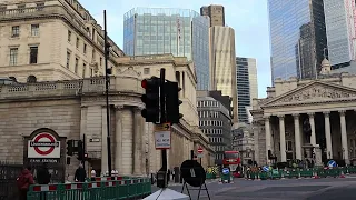 London. The Barbican Estate and the City of London (subtitles).