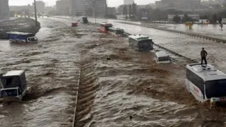 Streets of Saudi Arabia turned into Rivers ! ⚠️ Massive flash floods hits Arar