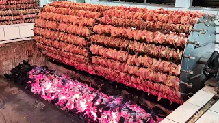 The fantastic Menarosto: the italian-brazilian barbecue. Roasting over low heat and slowly