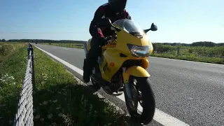 HONDA VTR 1000 , SUPERHAWK FLY BY INCREDIBLE SOUND