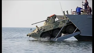 Десантирование БТР-82А катерами Балтийского флота (Россия)/Landing of BTR-82A by boats (Russia)