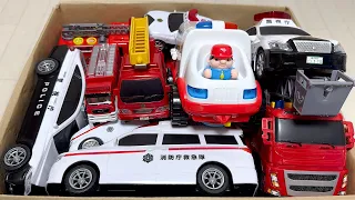 A miniature ambulance car drives down a slope with a siren sounding! Car toy anime!