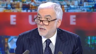 Pascal Praud : "La France d'aujourd'hui c'est des gens qui se tirent dessus avec des Kalashnikovs"