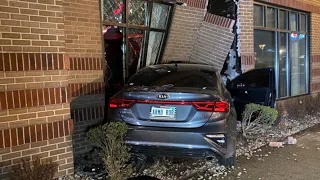 Car crashes into downtown Louisville hotel after police chase