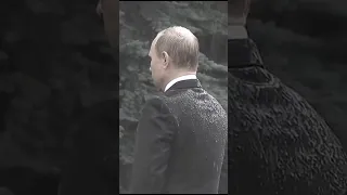 Путин под дождем без зонта