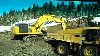 PC 800 loading CAT 773F