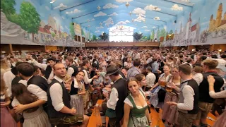 Münchner/Munich Oktoberfest 2023 - Atemlos durchs Hacker-Festzelt