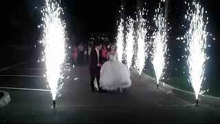Холодные фонтаны на свадьбу 💕  Высота искр от 2 5 до 3 5 метров